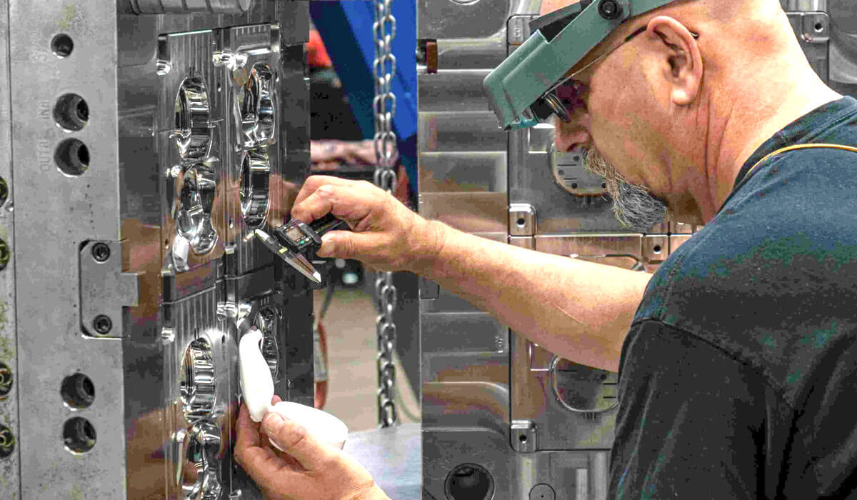 plastic-cap-mold-maintenance